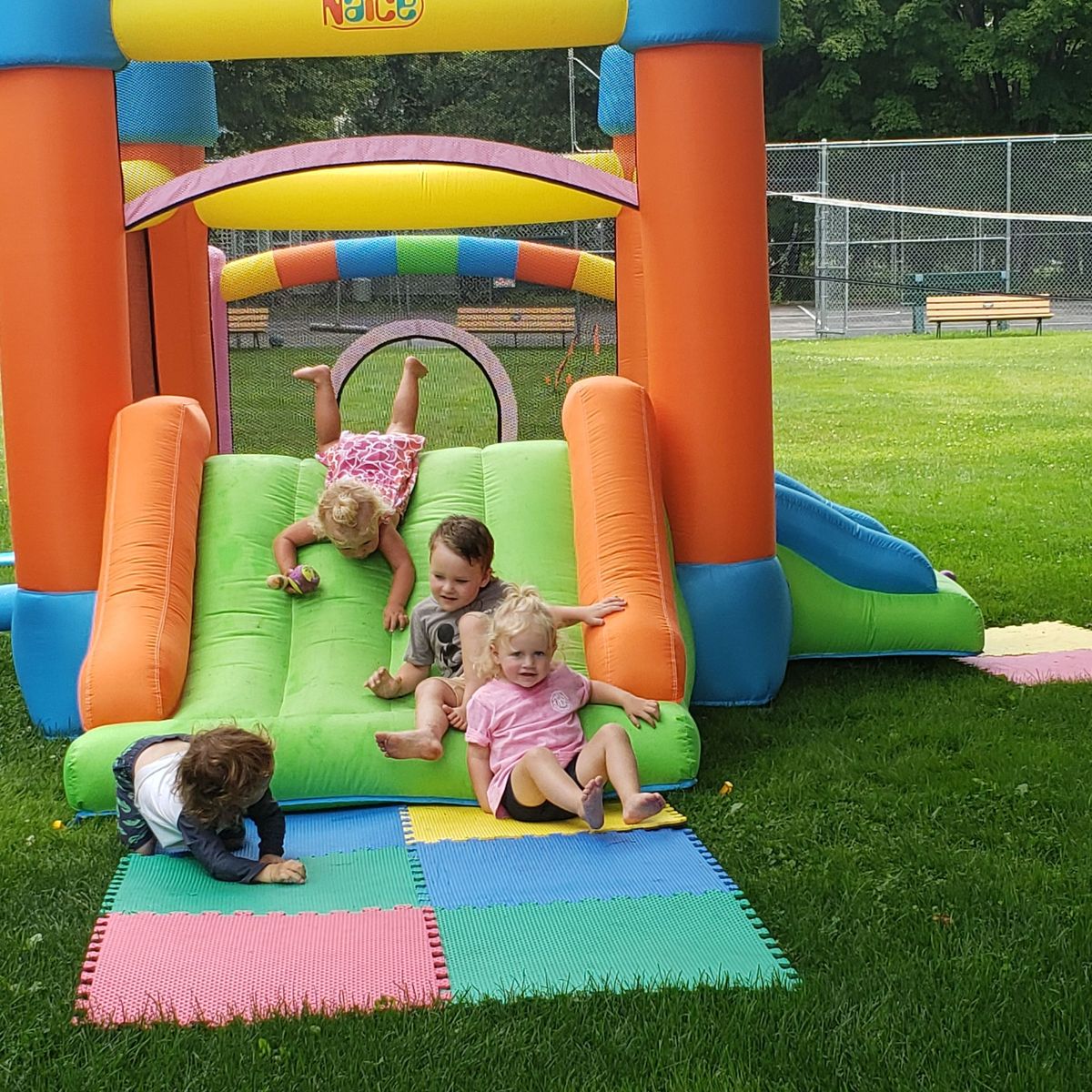 \ud83c\udf08Outdoors Bounce House for Tots\ud83c\udf1e