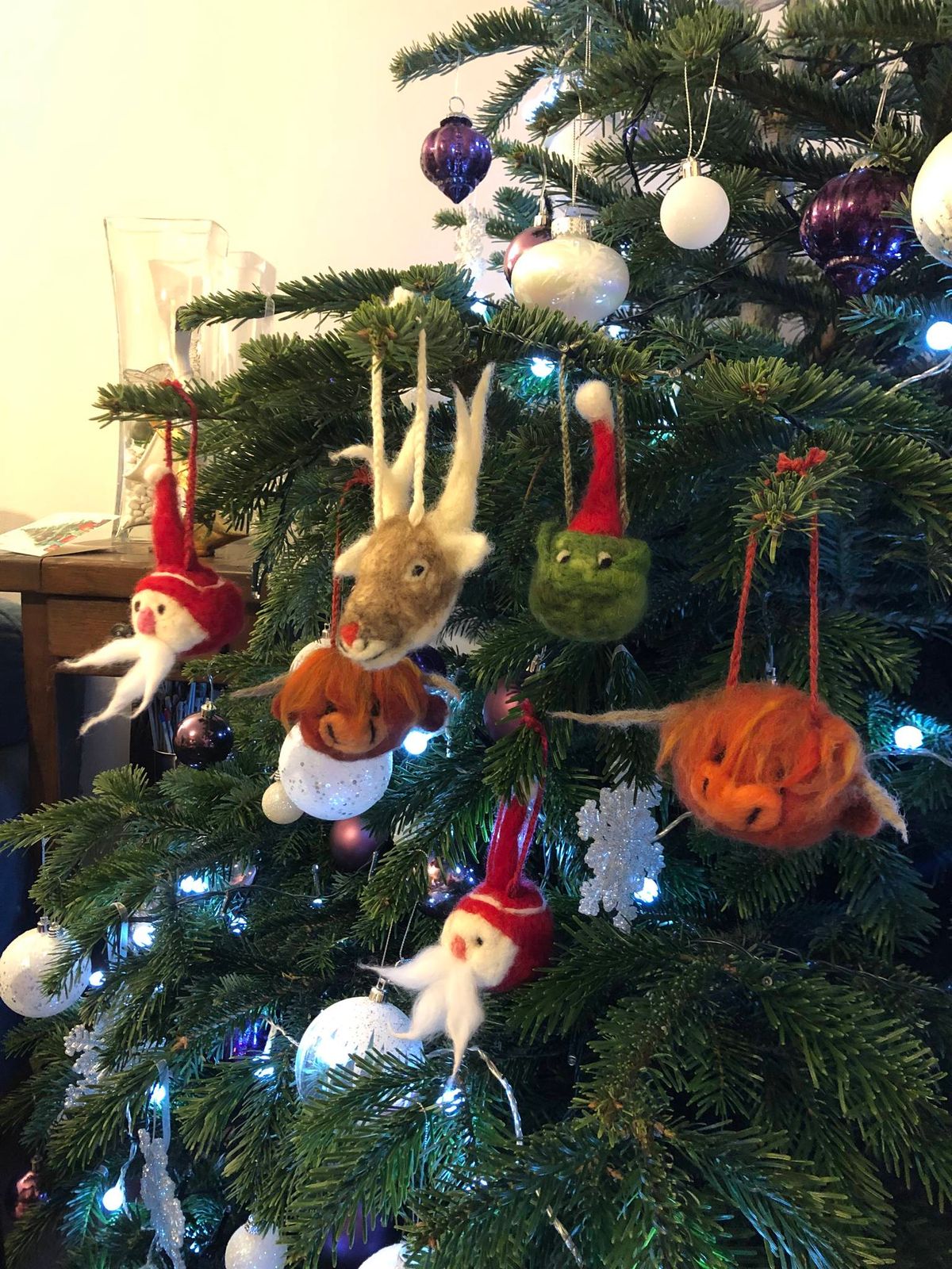 Making Felt Christmas Baubles