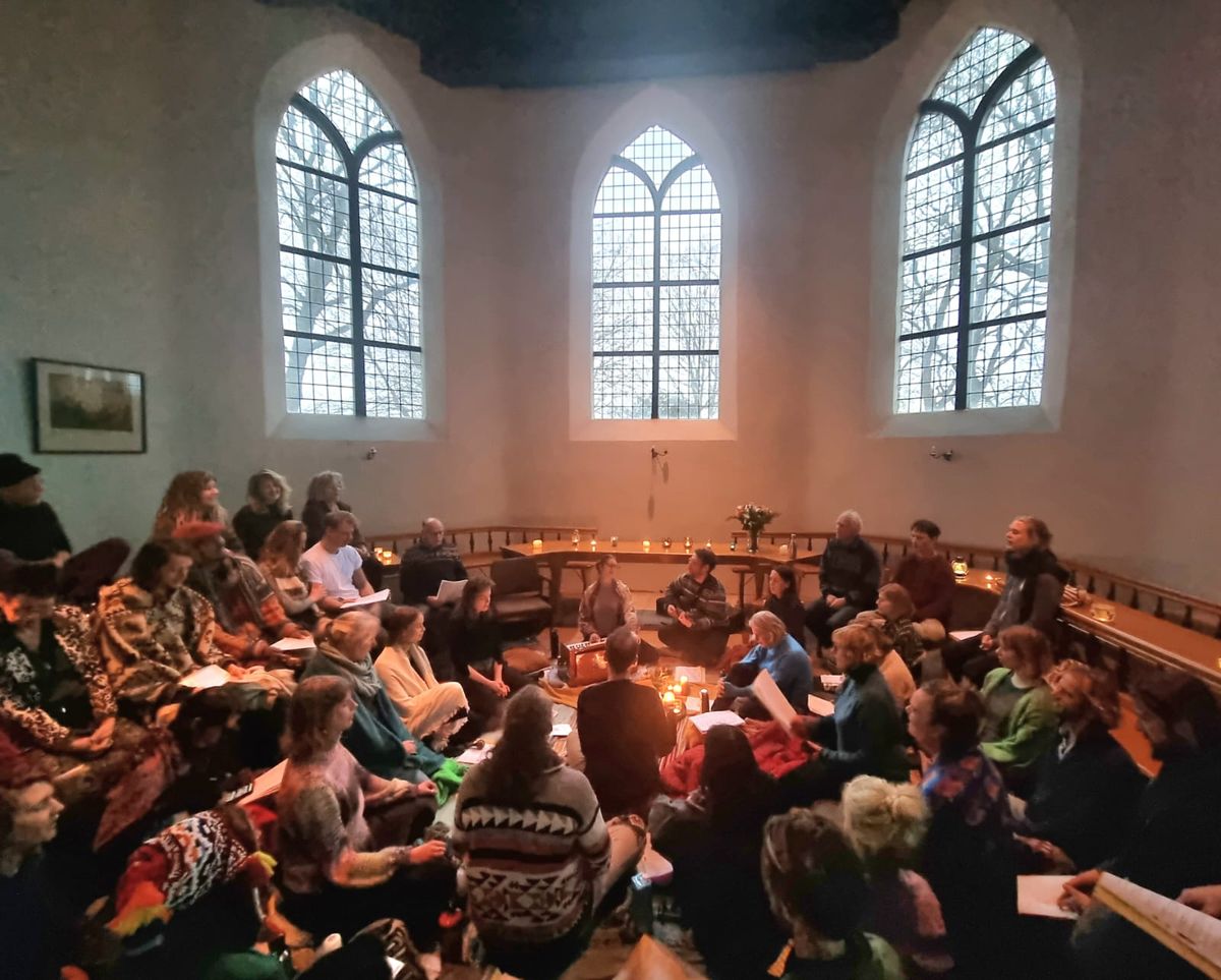 Kirtan in de Kerk, mantra's zingen in Middelbert