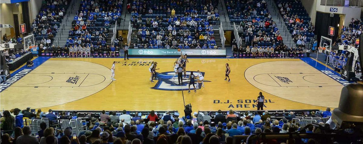 Parking Winthrop Eagles at Marquette Golden Eagles Womens Basketball