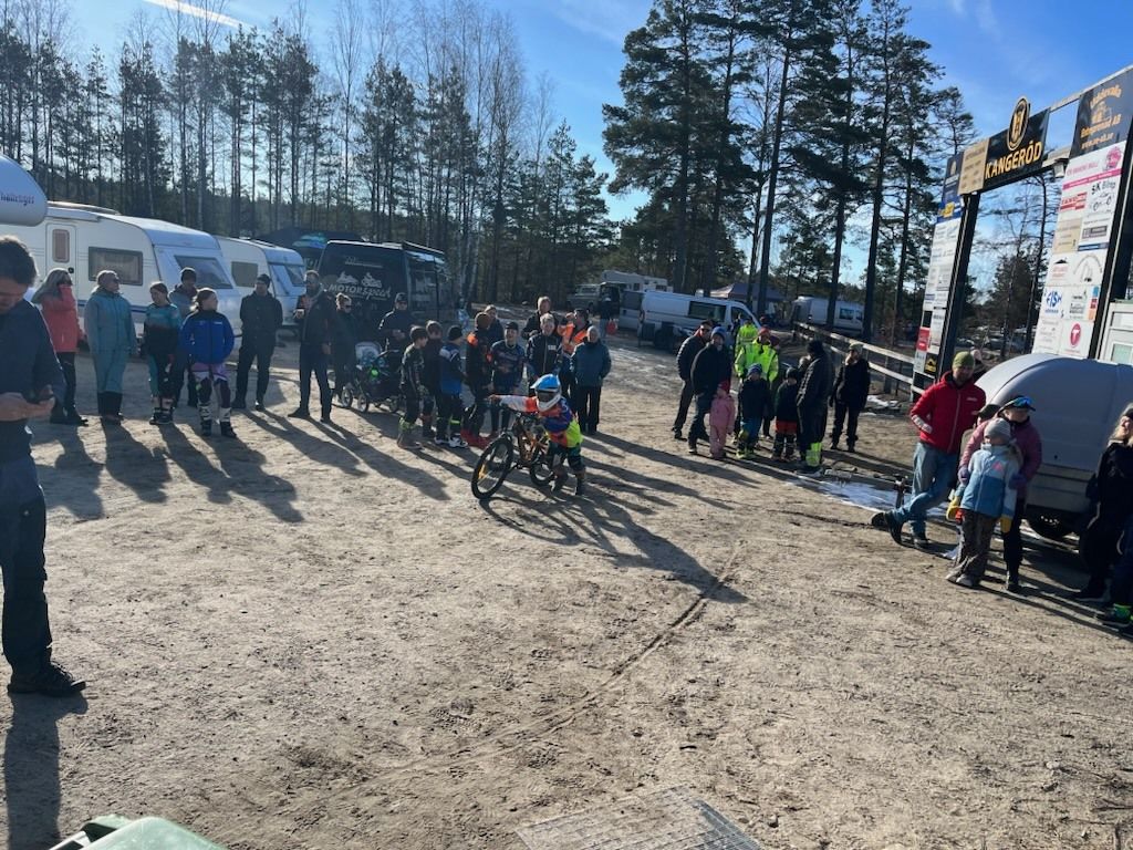 P\u00e5skekamp Cross AGM Racing sammen med Bjerkeli motocrosstrening