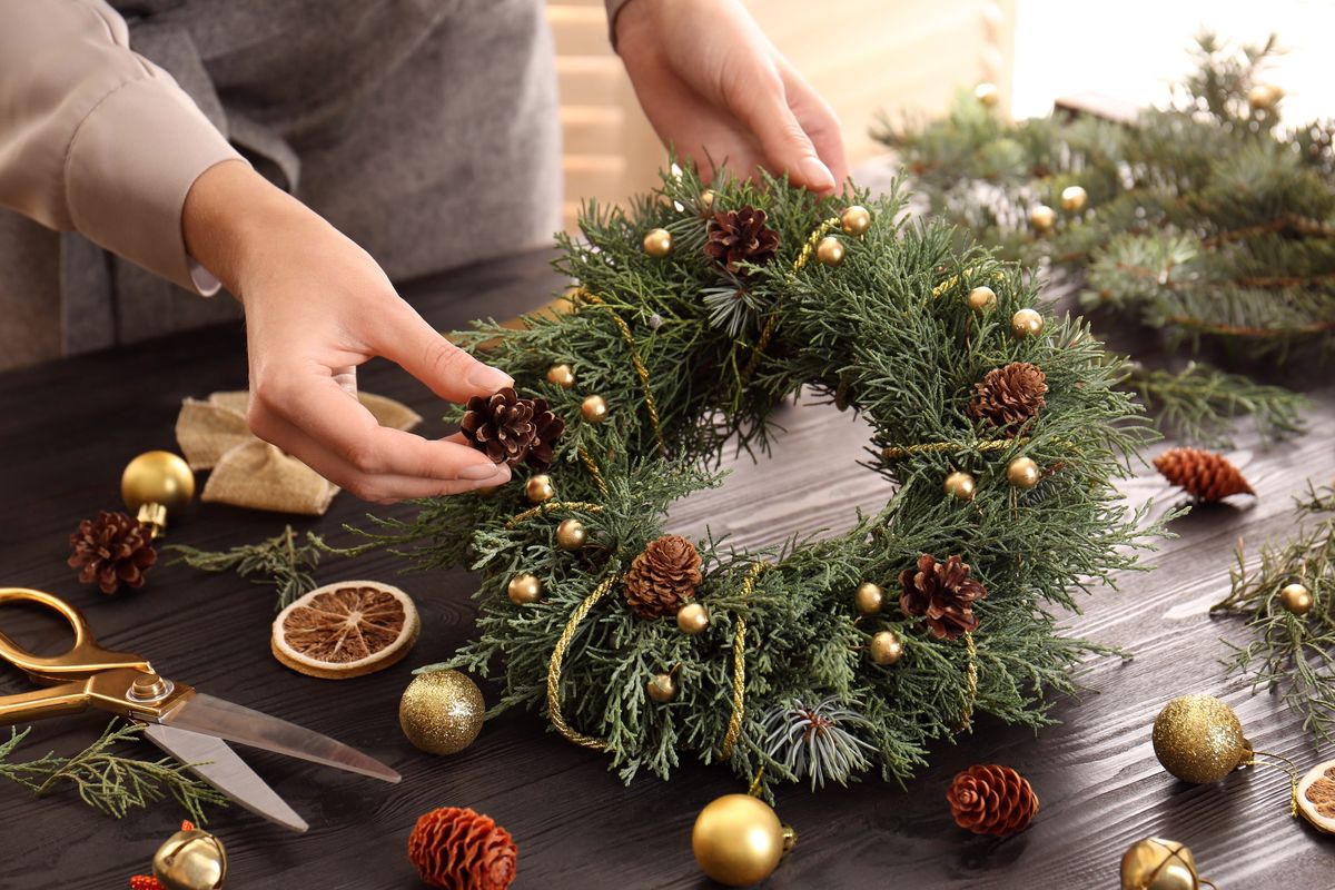 \u2728Craft your own Festive Wreath! \ud83c\udf84