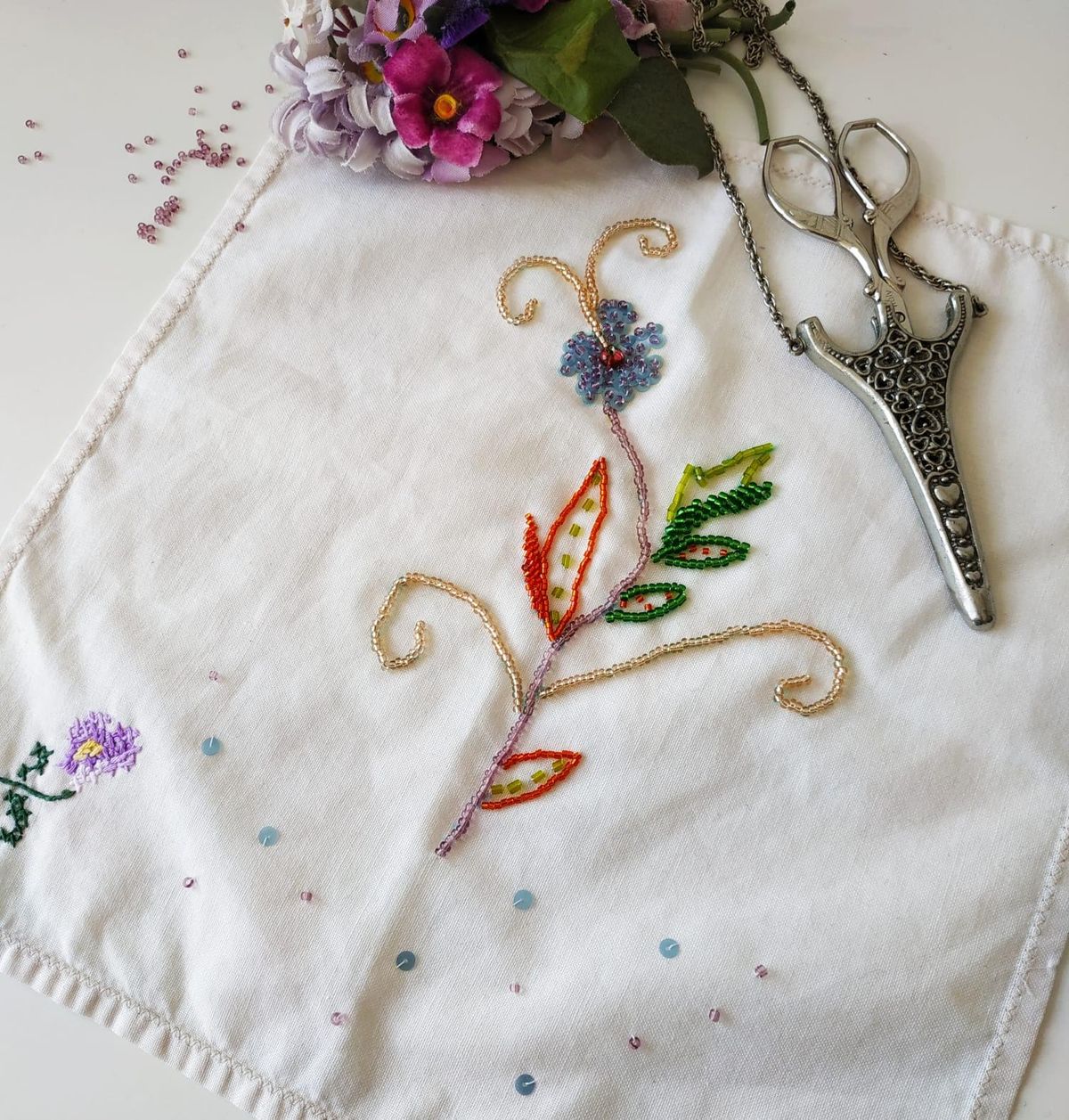 BRODERIE PERLEE dans les r\u00e8gles de l'art \/\/\/ atelier d'initiation avec Anne-Laure Viaud