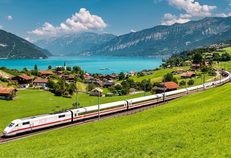  Journey To The Alps: Interlaken, Lauterbrunnen, Grindelwald, Chamonix and Geneva Trip by Uniflucht"