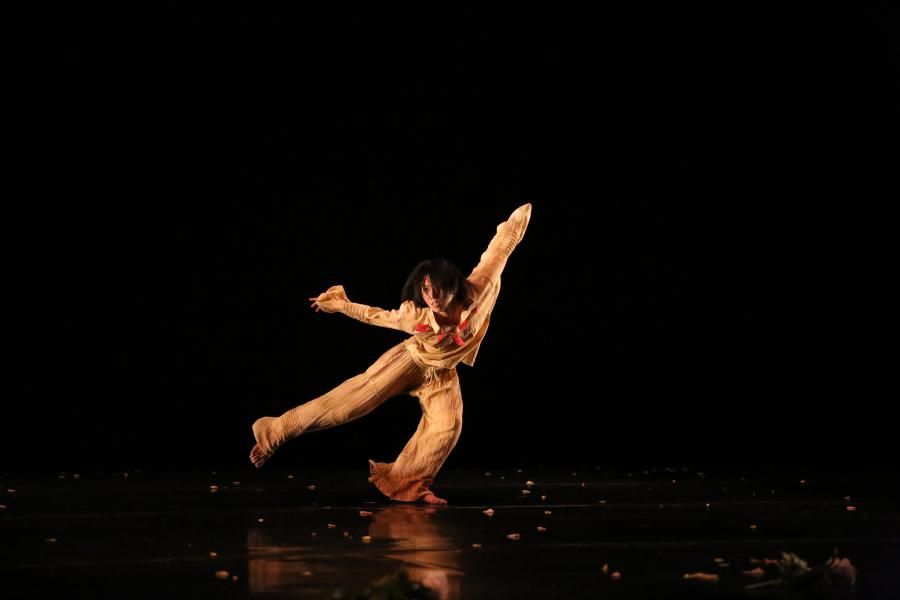 Lim\u00f3n Dance Company: Migrant Mother