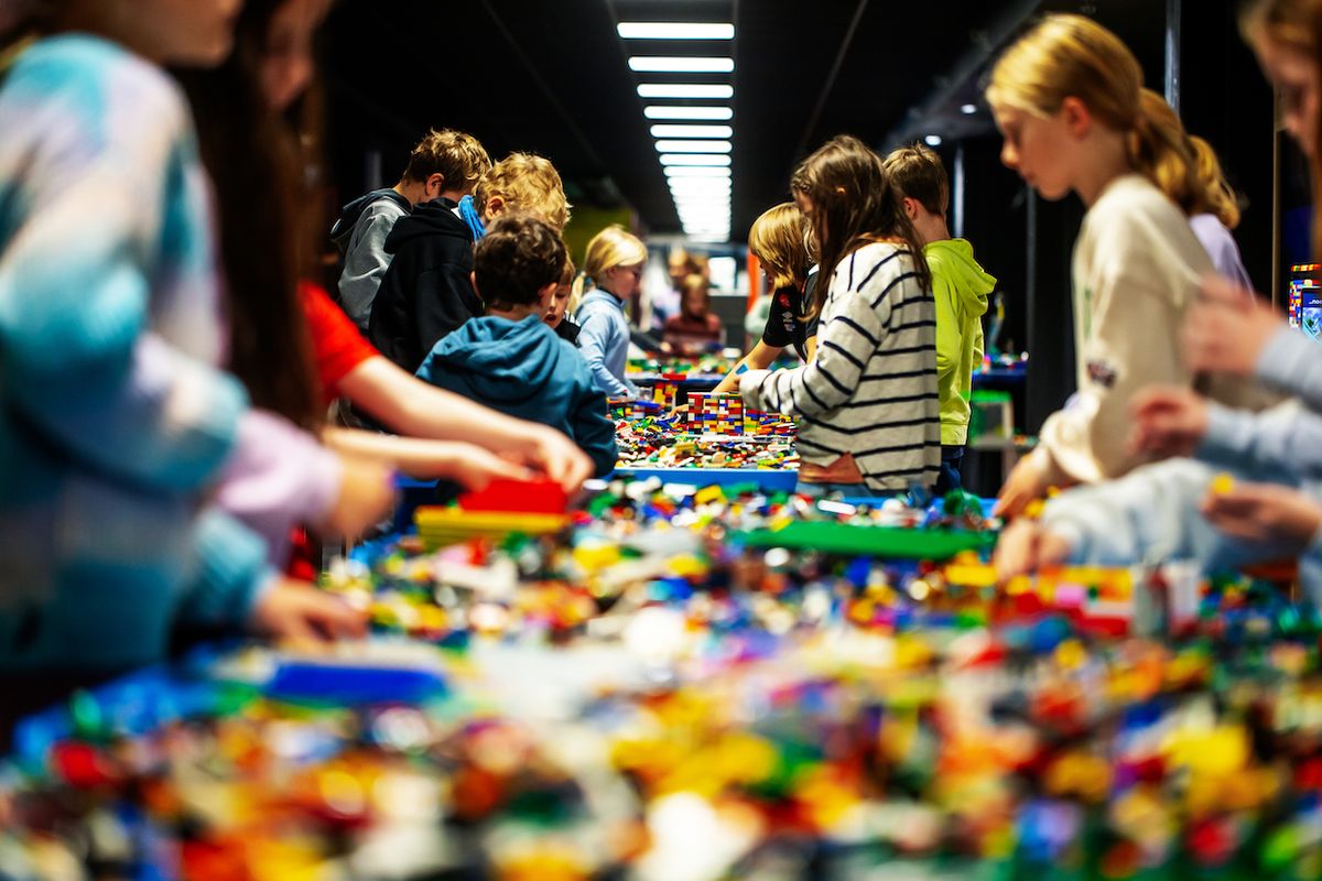  Bygg, Test og Lek med LEGO\u00ae: Jordskjelvsimulator, Animasjonsfilm og Nerdy Derby! 