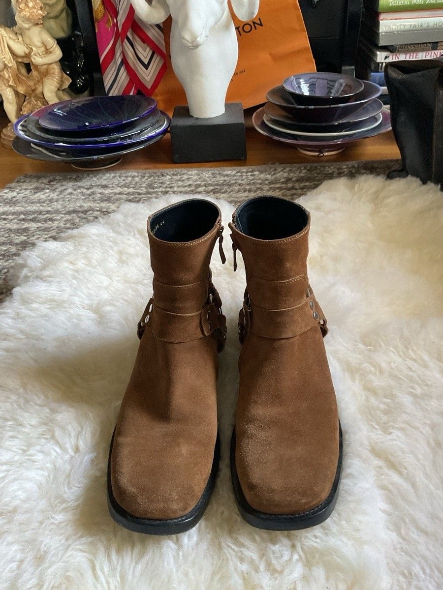 Suede Valencia Tickets