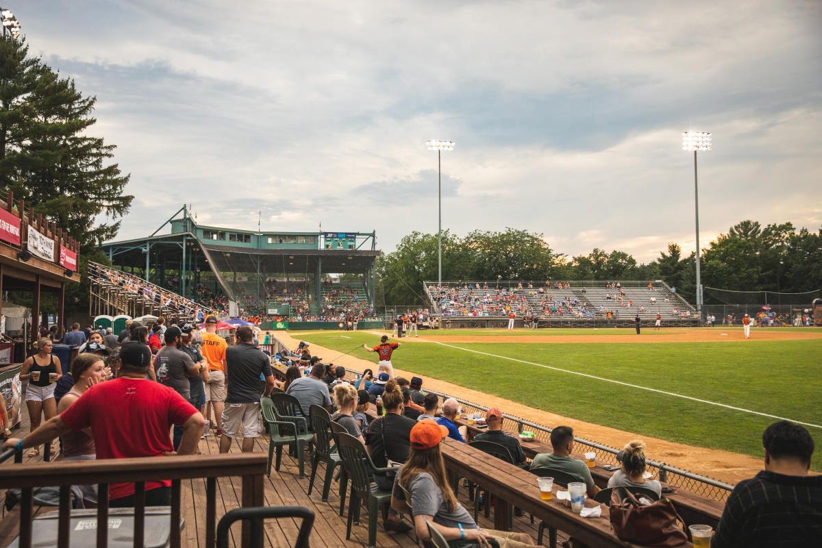 Eau Claire Express vs. Mankato MoonDogs