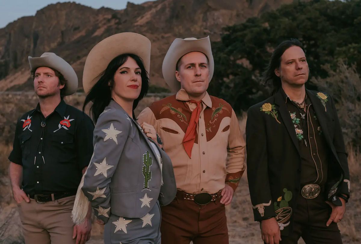 Jenny Don\u2019t and the Spurs\/ support: Lowland Circus