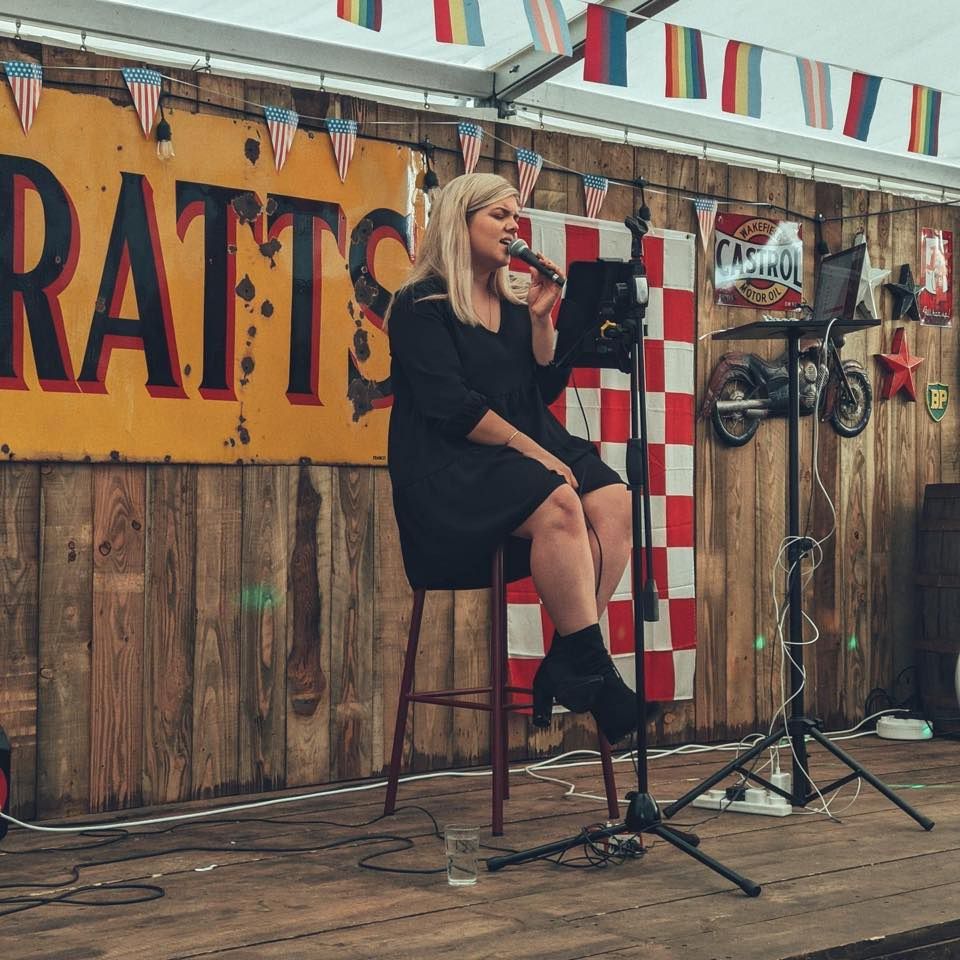 Ellie James LIVE @ The Fayre Spot on Christmas Eve!