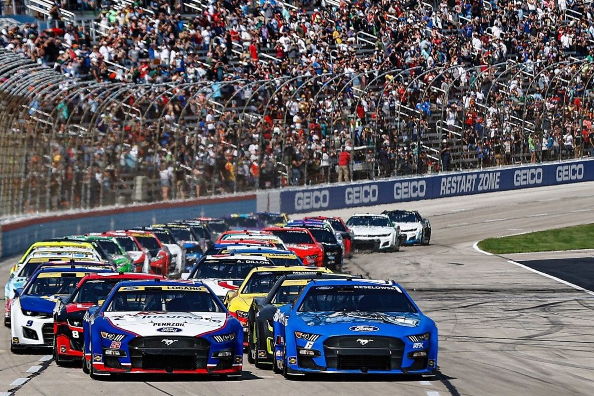 Parking Autotrader 400 - NASCAR Cup Series