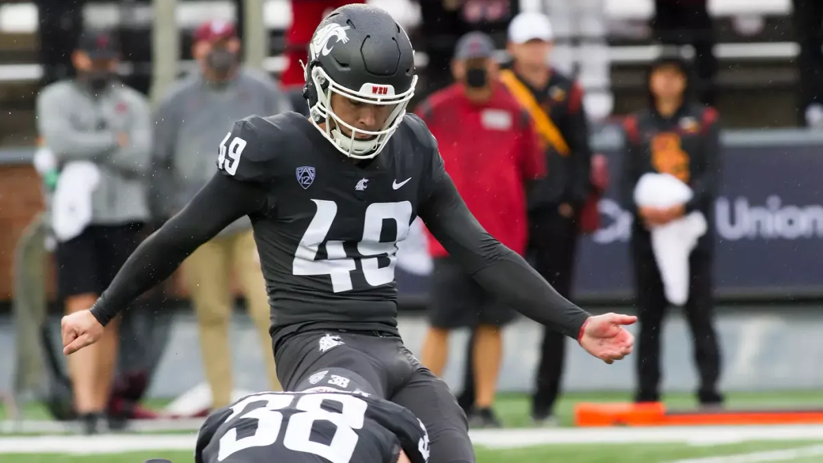 Parking Ohio State Buckeyes at Washington Huskies Football