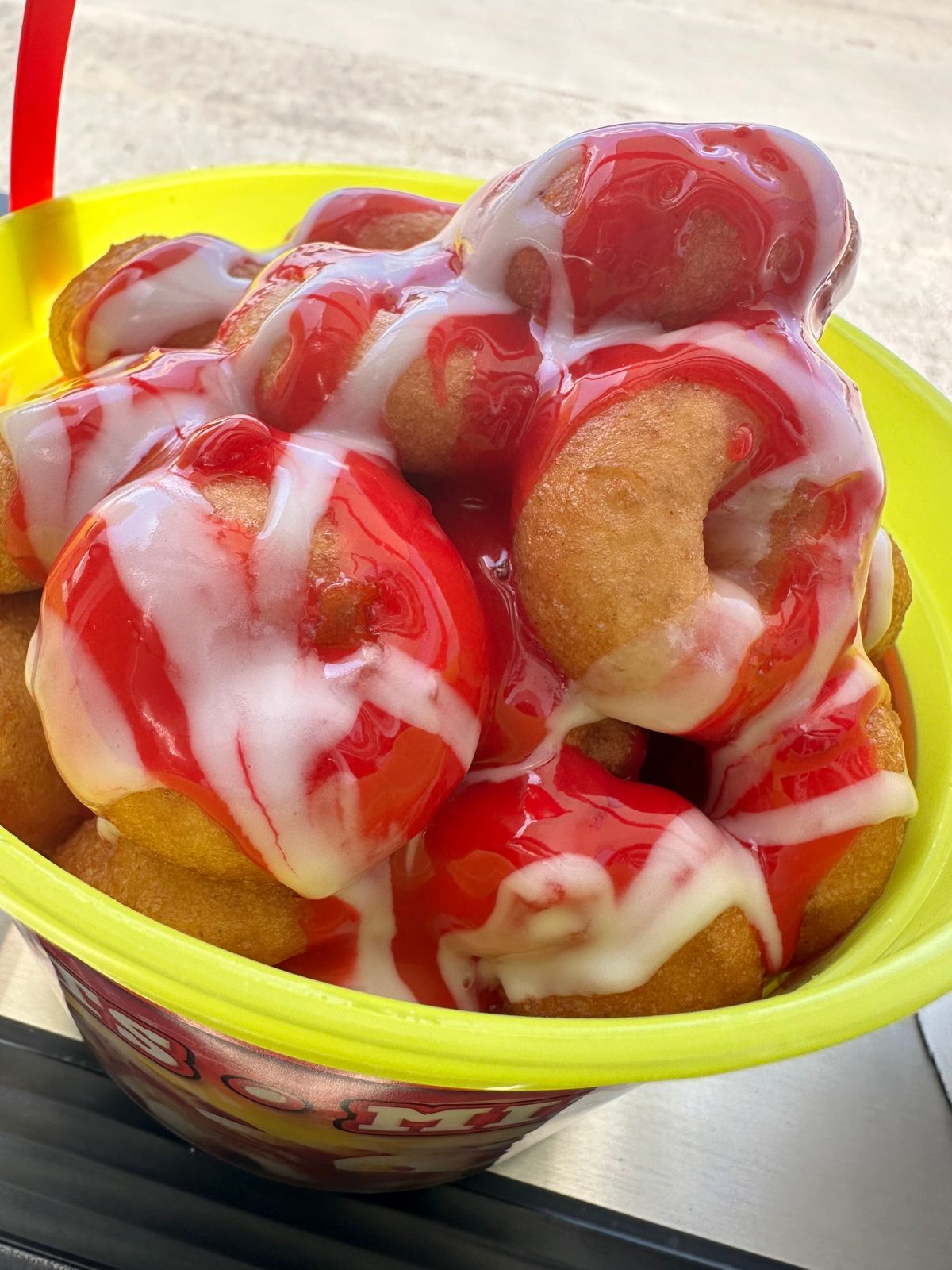 DESSERT TRUCK - MINI DONUTS - DONUT SUNDAES - FRESH SQUEEZED LEMONADE 