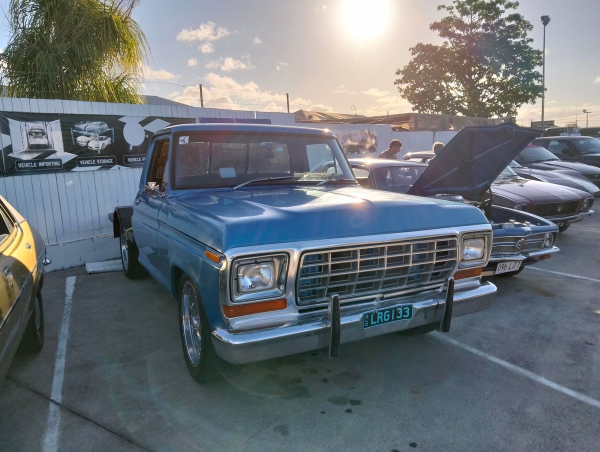 Outkast cruise to valley vibes car & bike show 