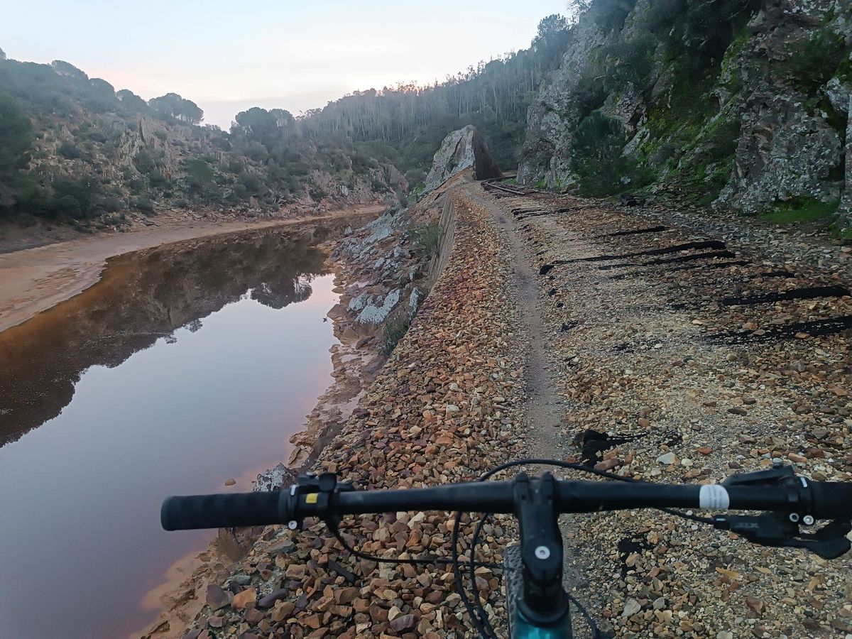 Cicloturismo en la V\u00eda Verde de R\u00edo Tinto