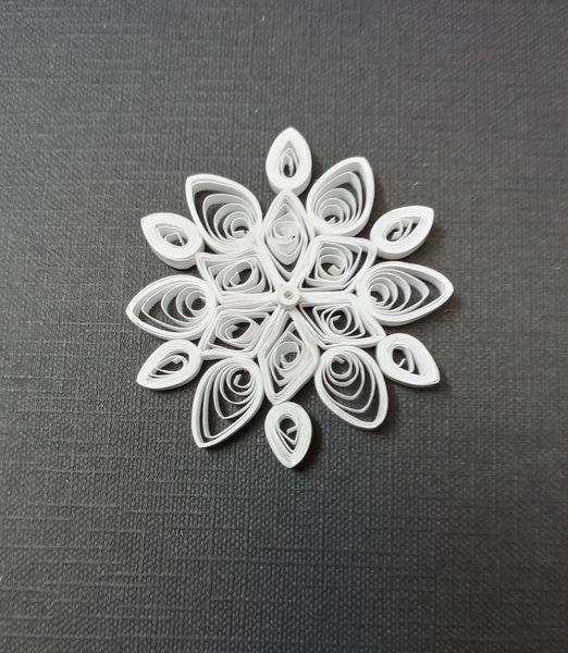 Quilled Snowflake Christmas Ornament with Robin Ridley