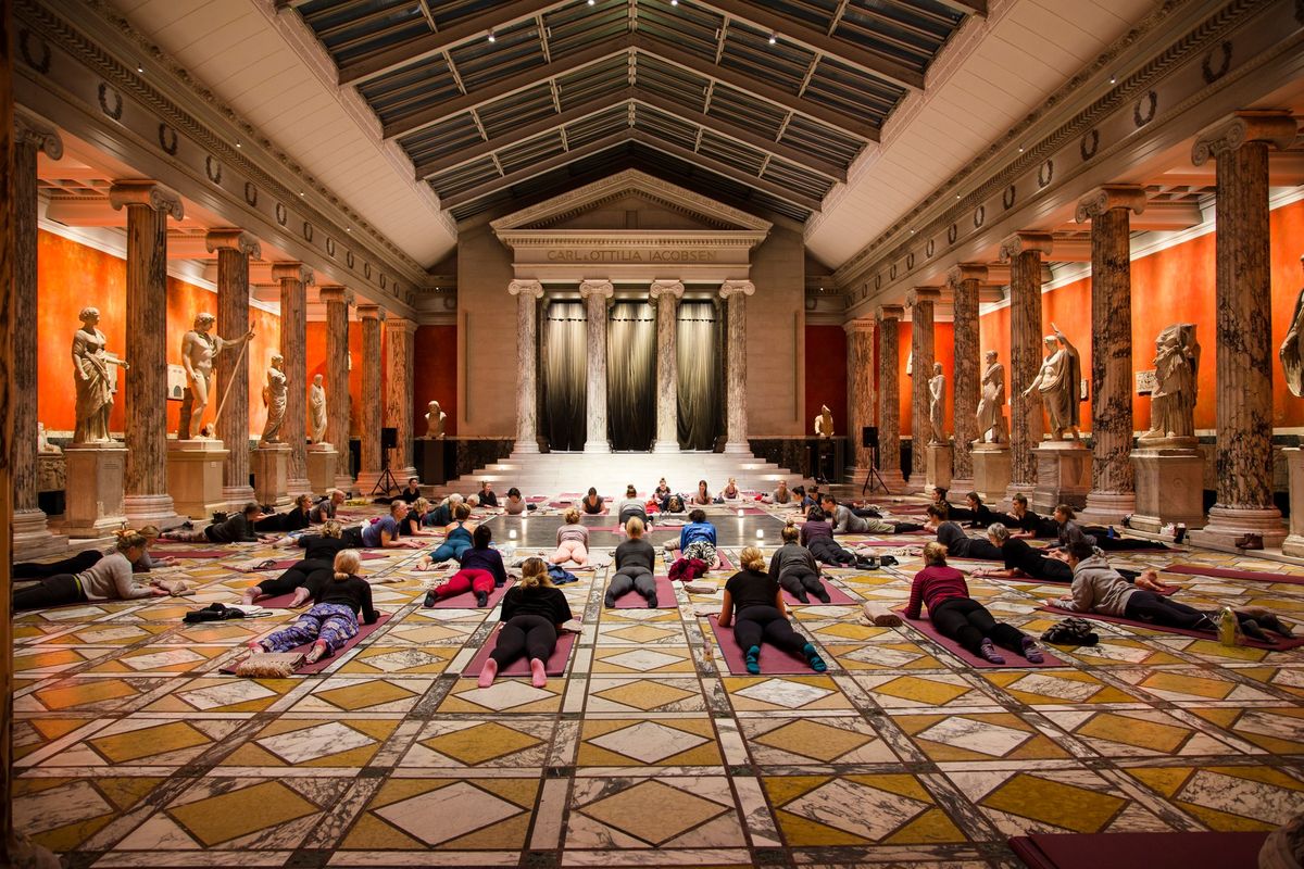 Yoga p\u00e5 Glyptoteket