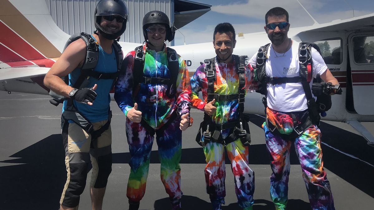 Summer Skydives with Flight Providers: Soar Above MO with Friends