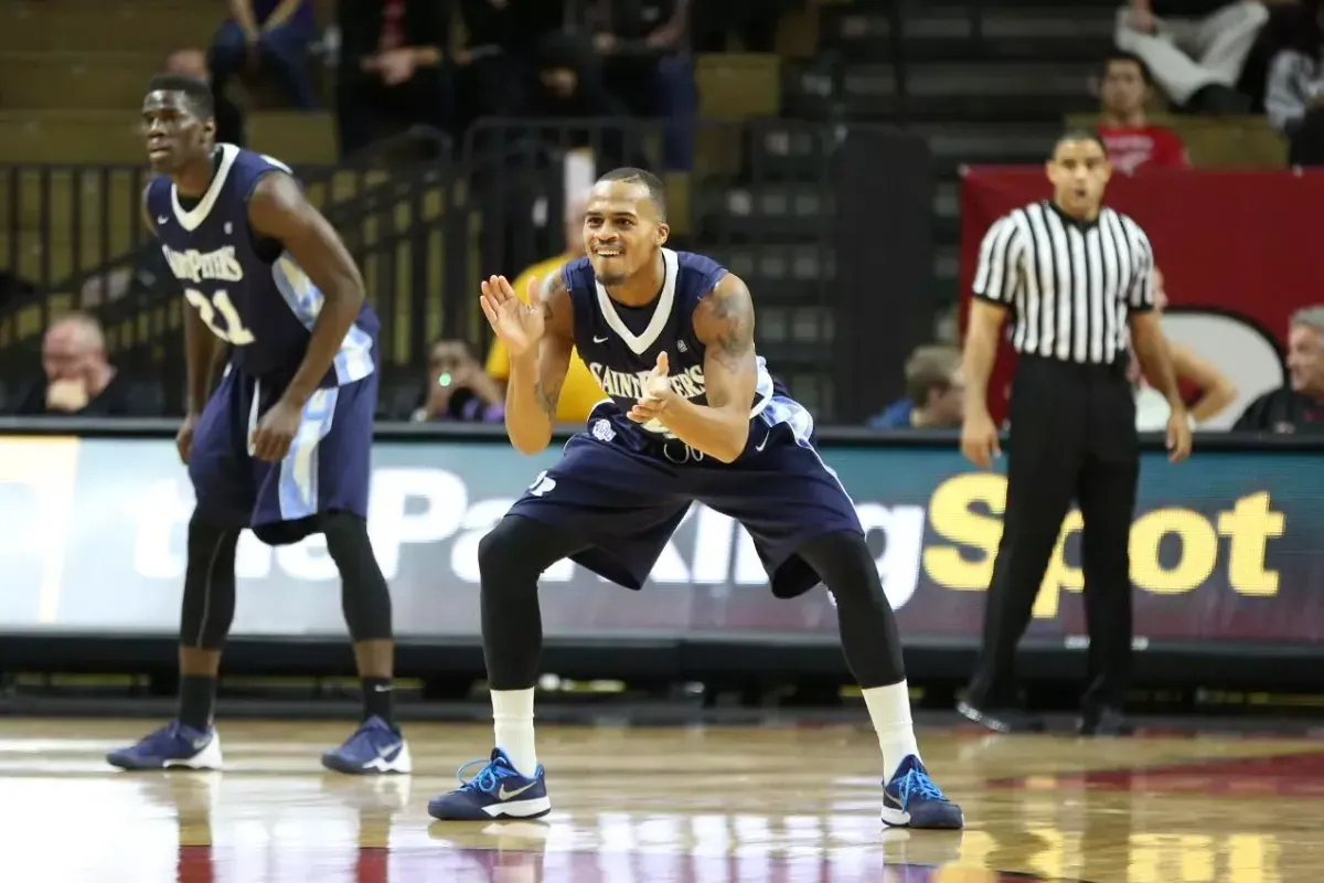 Saint Peter's Peacocks at Quinnipiac Bobcats Mens Basketball