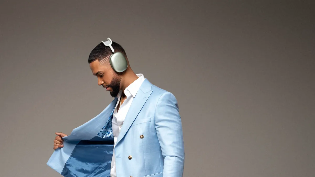 Dj Adoni in Sterling