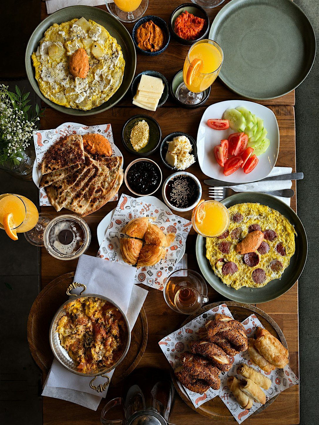 Brunch With Strangers One Long Sultan Breakfast Table