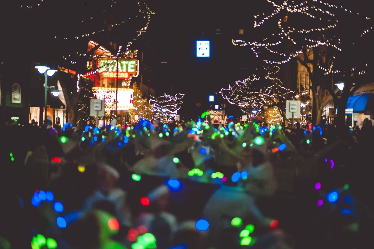 Volunteer Opportunity @ The Downtown Light Parade and Tree Lighting Ceremony