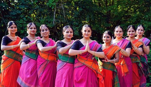 Bharatanatyam performance by Narthanam for India week 2021, Feuervogel ...