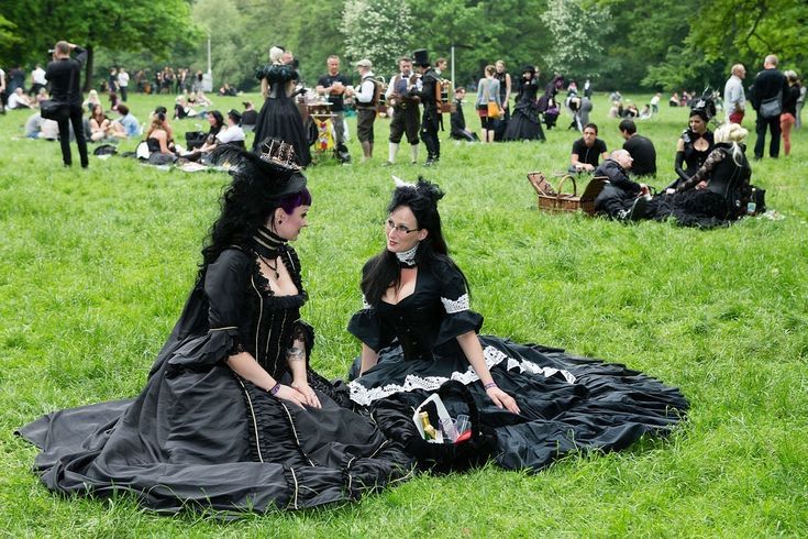 Victorian gothic\/Edwardian gothic picnic 