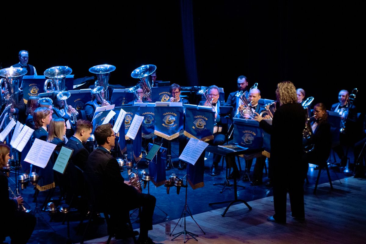 Julekonsert med Kor \u00e9 Vi og Flesland musikklag