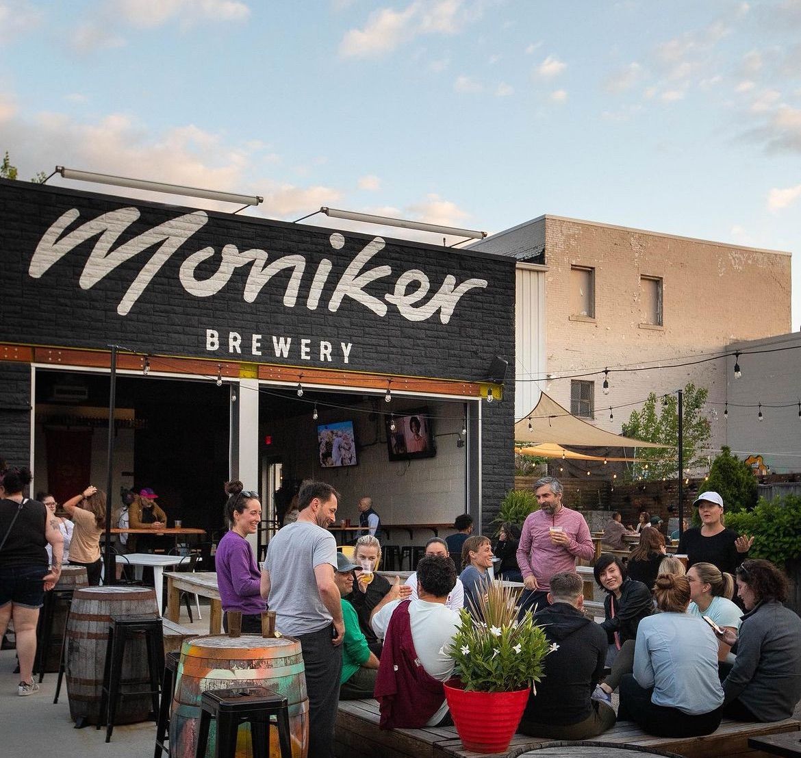 Juicy Market Brew Tour at Moniker Brewery 