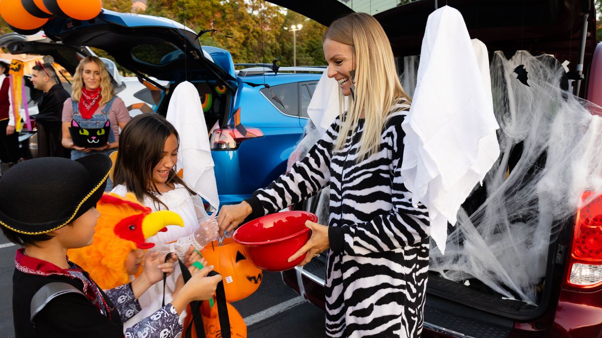 Apple Farms Trunk-Or-Treat Activity