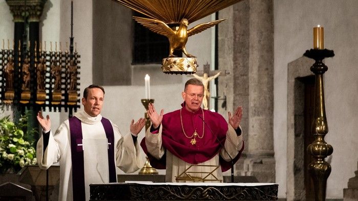 \u00d6kumenische Vesper zum Auftakt der Adventsaktion "Damit\u00b4s heller wird" in St. Aposteln