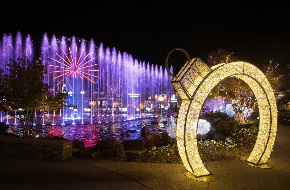 \ud83c\udf84 Tour of Lights Weekend Getaway \ud83c\udf84 Pigeon Forge and Gatlinburg TN $149 Per Couple