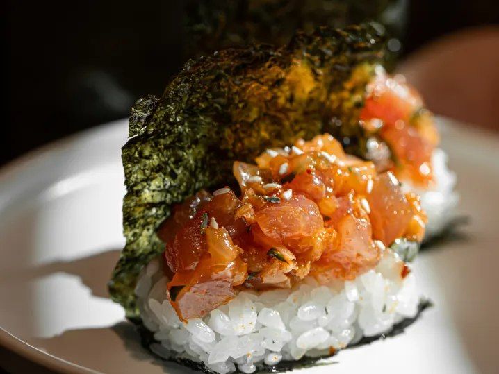 Sushi Rolls & Poke Bowl\t