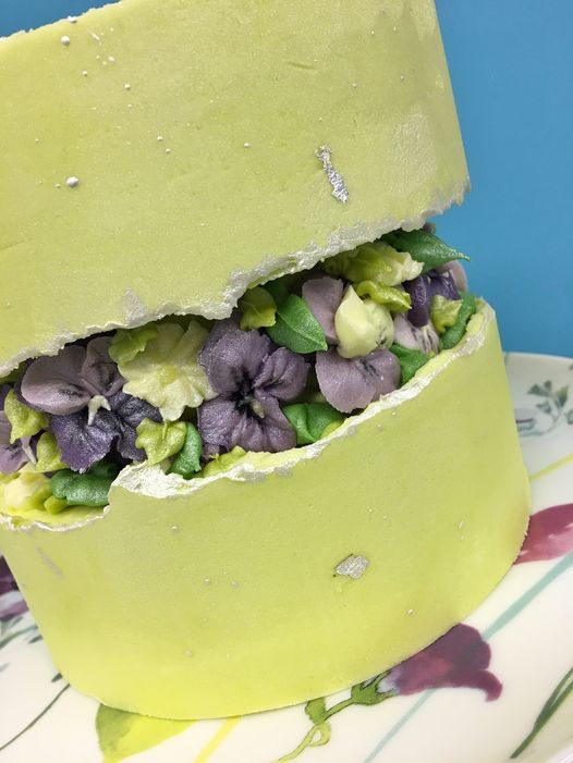 ONLINE CLASS - Fault Line Cake With Buttercream Piped Flowers