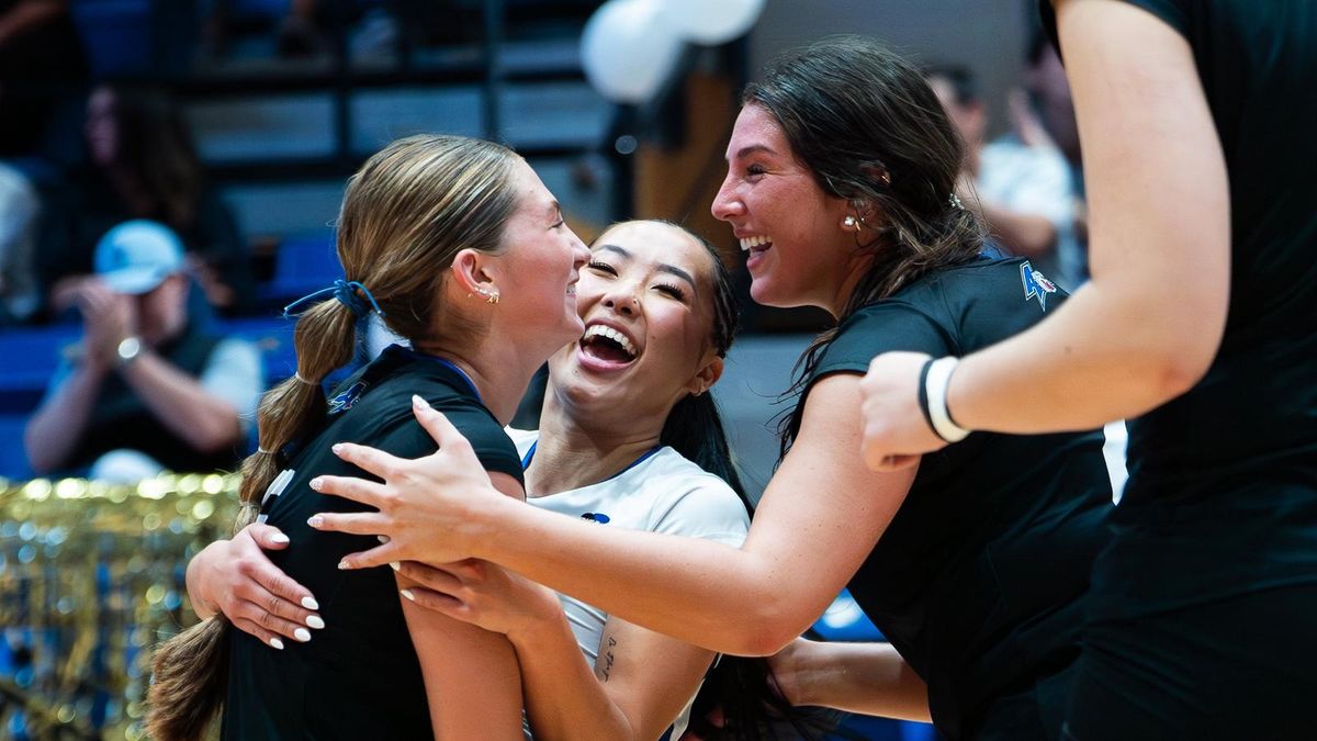 Parking Gardner-Webb Runnin' Bulldogs at Radford Highlanders Womens Basketball