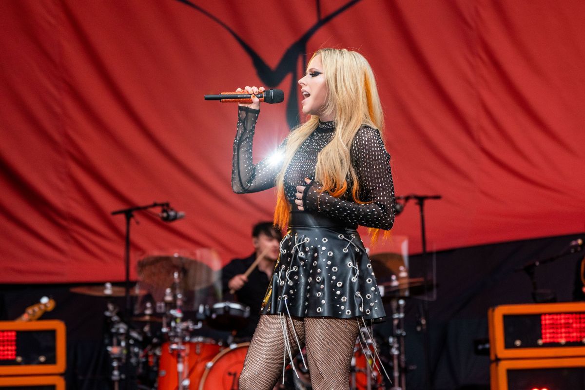 Avril Lavigne live in Charlotte