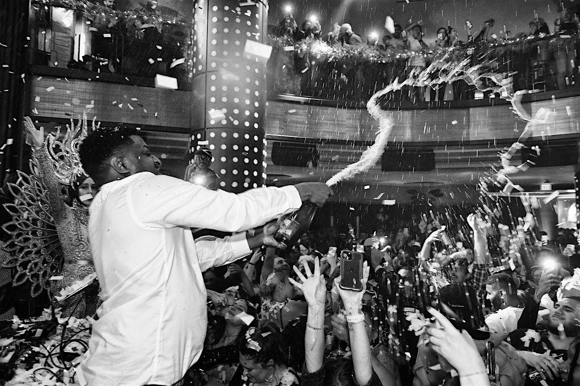 NEW YEARS EVE at MOXY HOTEL w\/ OPEN BAR [NYE TIX SELL OUT FAST]