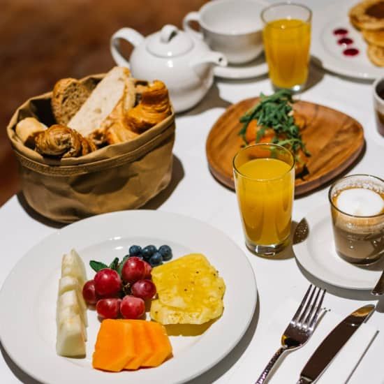 Desayuna como un hu\u00e9sped en el Madrid Marriott Hotel Princesa Plaza