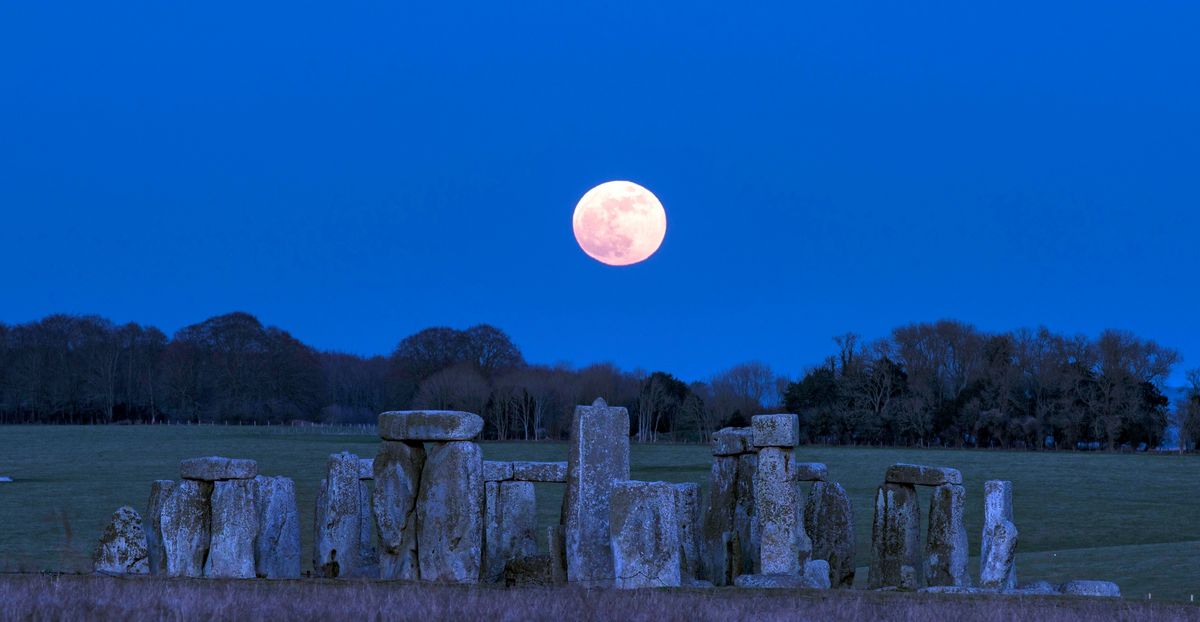 Moons and Megaliths at the Stonehenge Planetarium