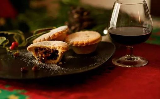 Mulled wine and Mince Pies