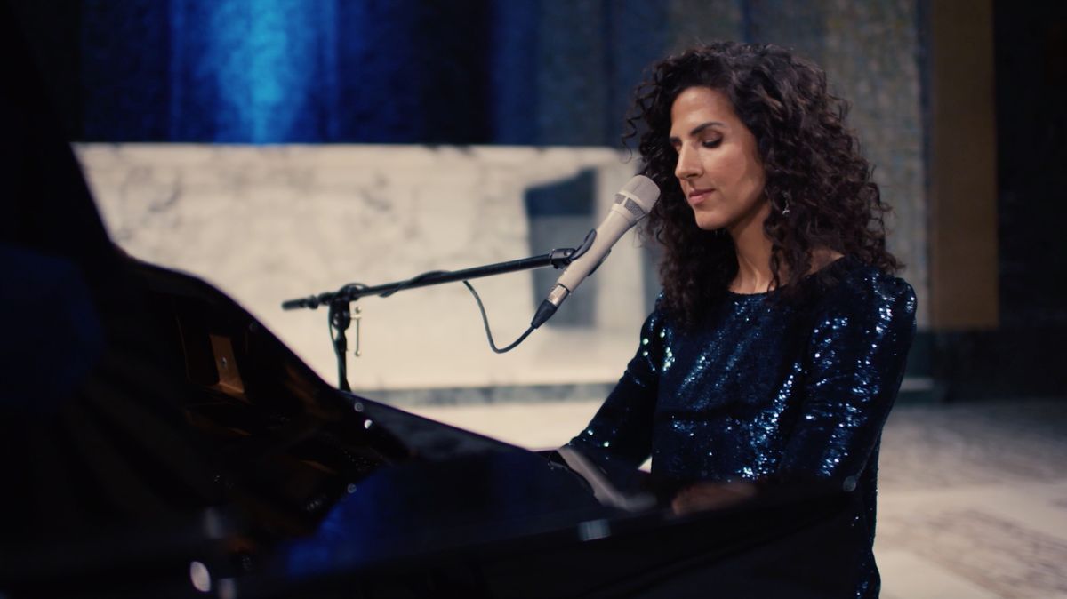 Laila Biali Wintersongs & Holiday Classics | Cowichan Performing Arts Centre