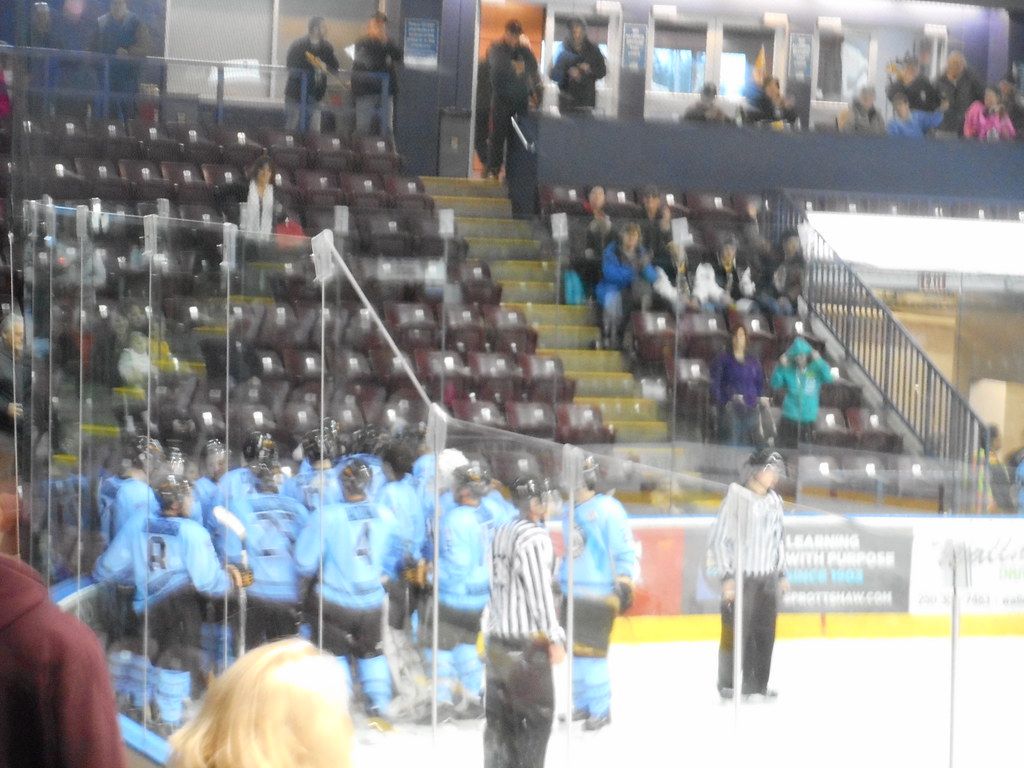 Victoria Grizzlies vs. Trail Smoke Eaters