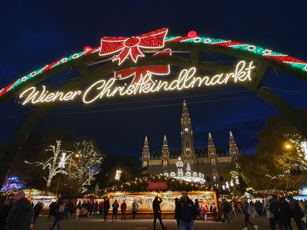 Wiener Weihnachten - Abendf\u00fchrung durch die weihnachtlich beleuchtete Innenstadt (leider ausgebucht)