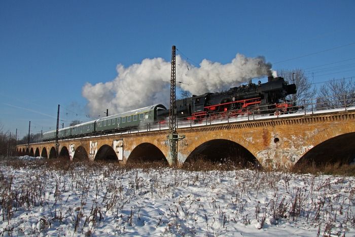 \u201eDas Prickeln im Schnee\u201c \u2013 Im Dampfzug zur Sekterlebniswelt oder Winzervereinigung nach Freyburg