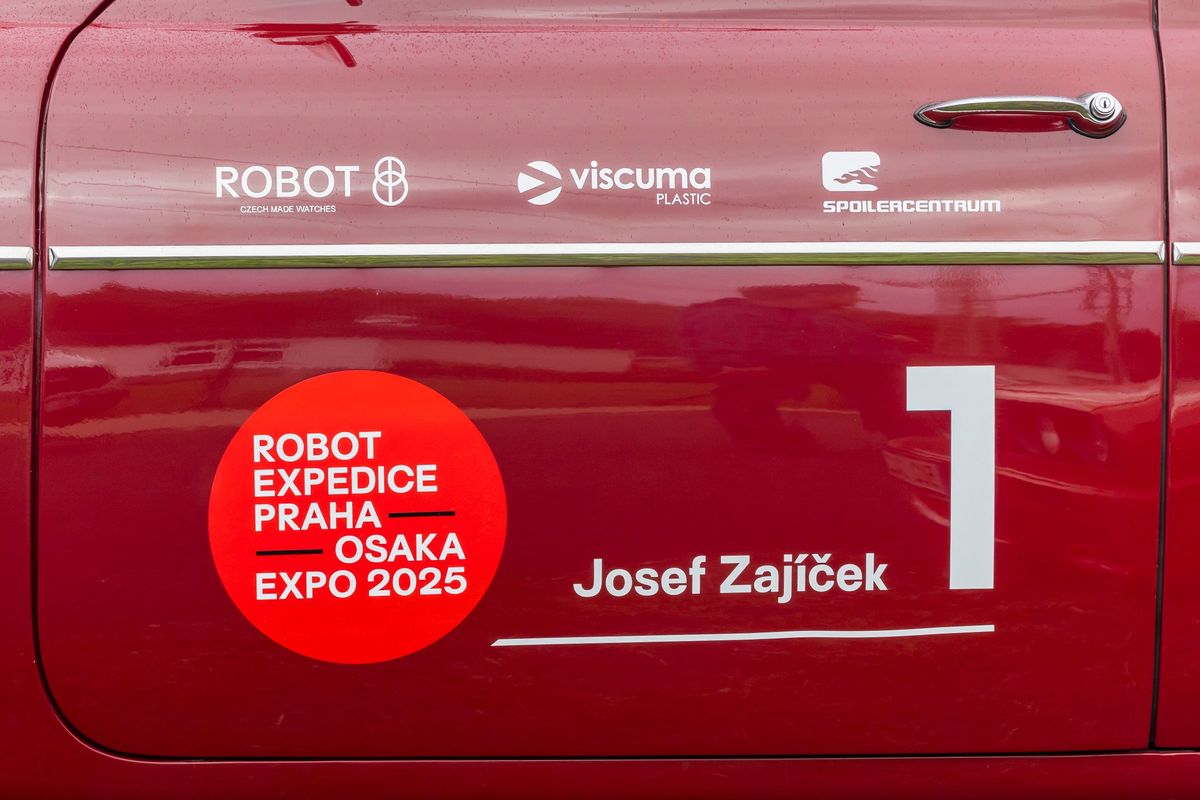 Slavnostn\u00ed start ROBOT Expedice Praha-\u00d3saka 2025