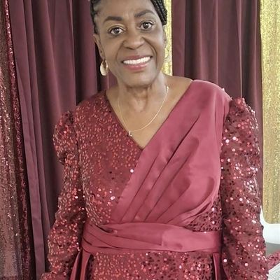 1st Lady Beverly Holland