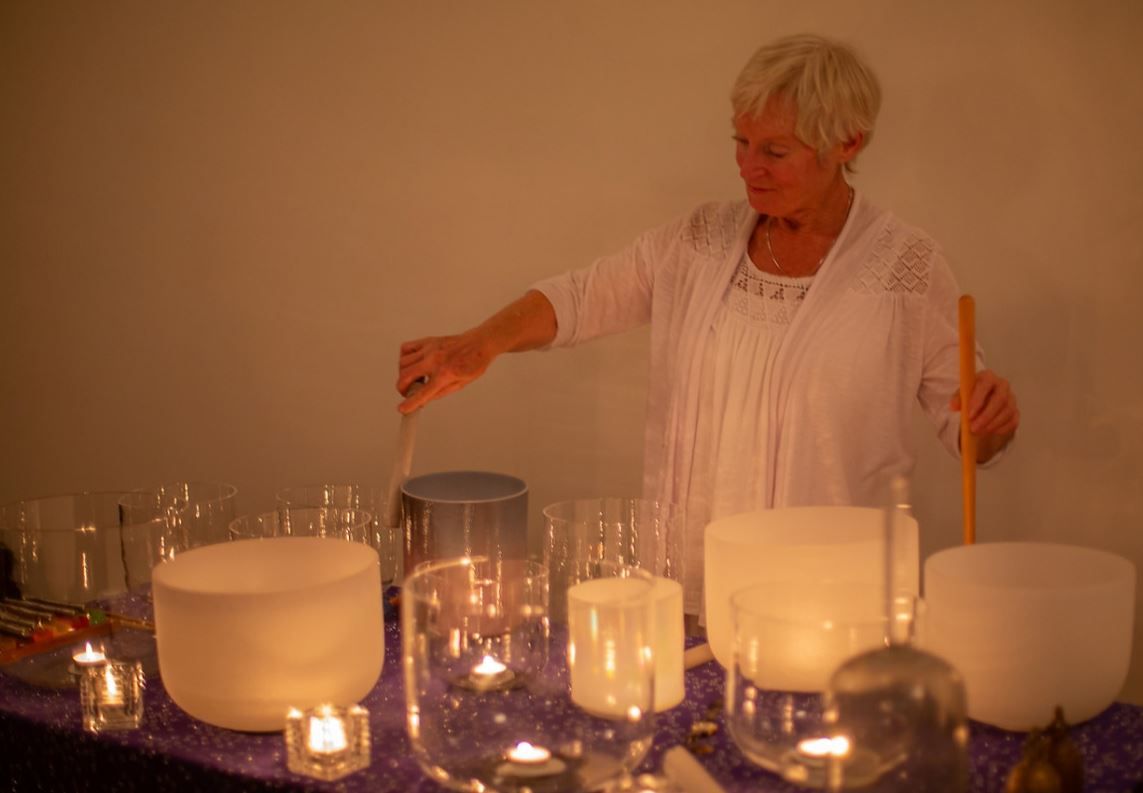 Full Moon Sound Healing in the EE System with Barbara 