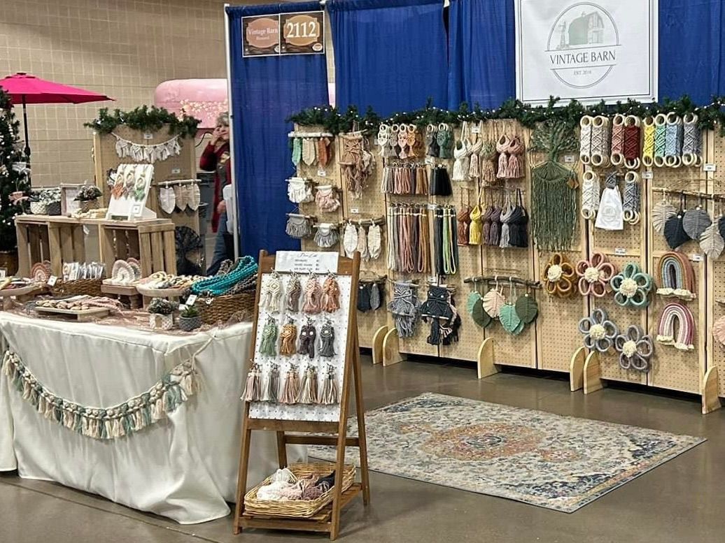 Vintage Barn @ Pride of Dakota Holiday Showcase