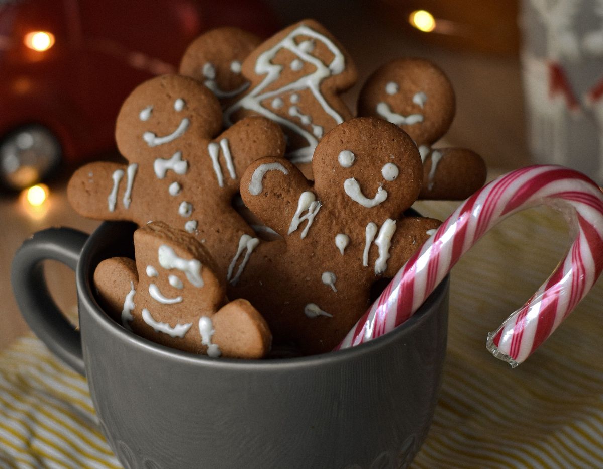 Gingerbread Cookie Decorating